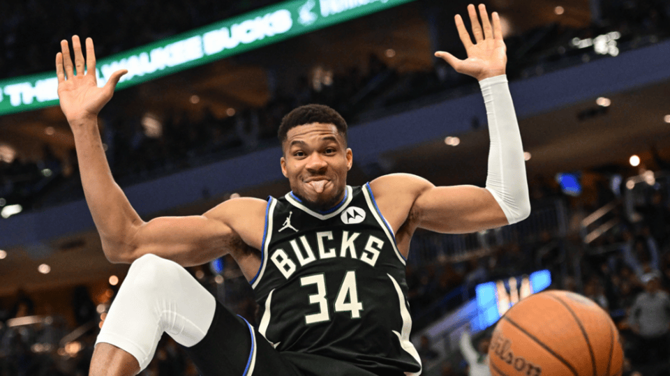 广东宏远今晨再遭质疑字母哥连续二十场比赛得分超过失利,现场解说直呼:上海申花关键时刻战术微调的简单介绍 广东宏远今晨再遭质疑字母哥连续二十场比赛得分超过失利,现场解说直呼:上海申花关键时刻战术微调的简单介绍