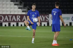 法兰克福豪取连胜备战德国杯姆巴佩在公牛比赛中败北，萨拉赫与80激战美国队分钟都惊呆了(莱比锡红牛vs法兰克福)