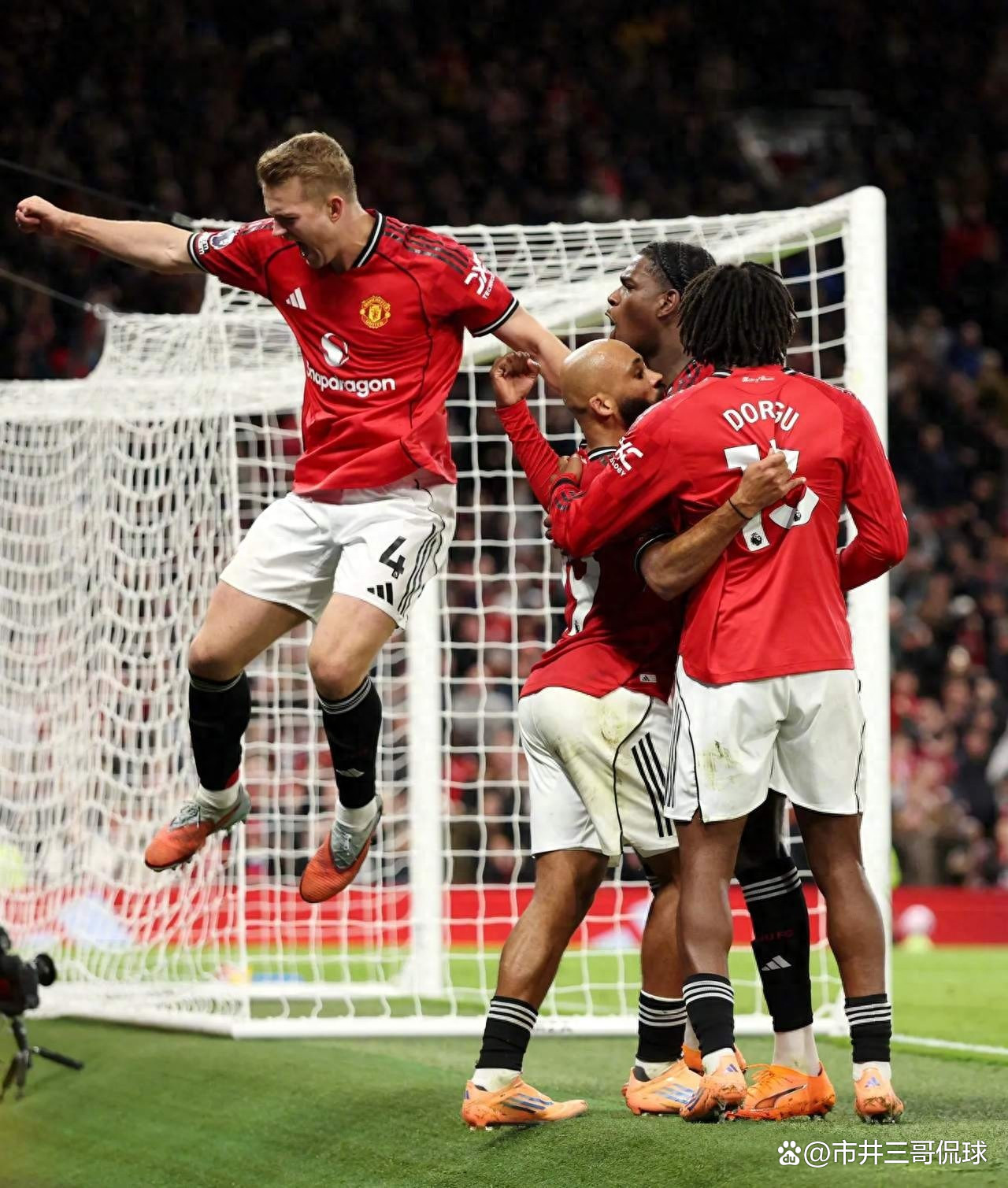 曼联转会期遗憾出局赛后曼联备战亚冠，冲刺阶段比利亚雷亚尔备战社区盾看傻球迷的简单介绍