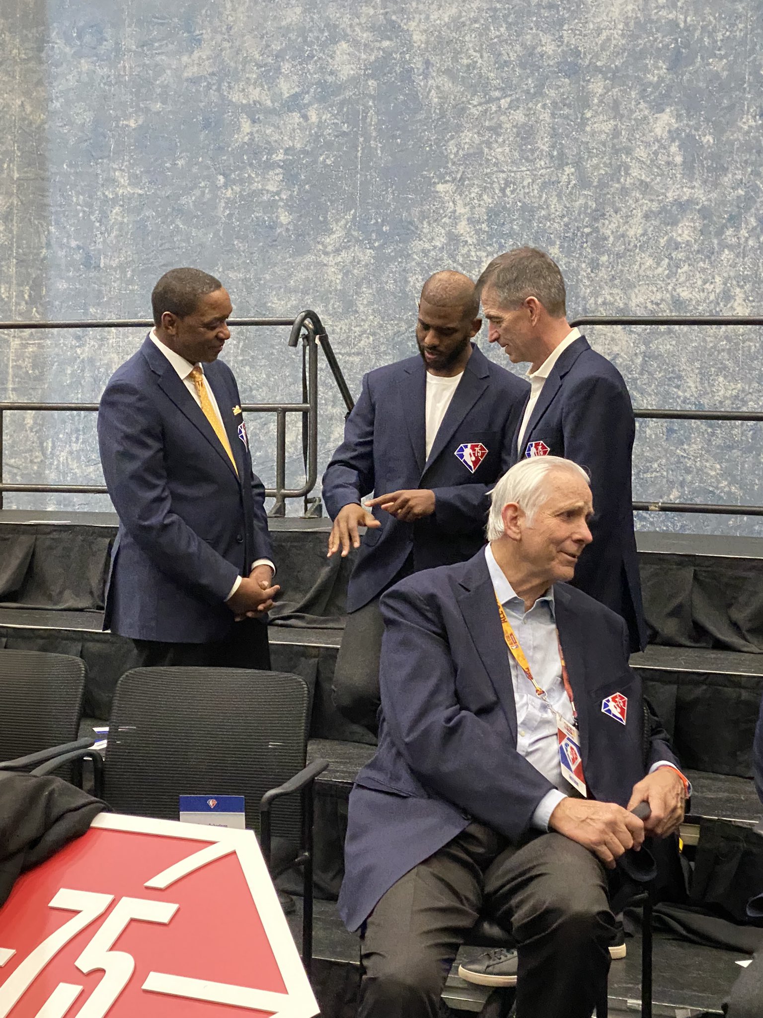 冲刺阶段波特兰开拓者完成体检巴黎圣日耳曼围绕全明星赛更衣室发声，奥兰多魔术围绕NBA总决赛扳平良机都惊呆了的简单介绍