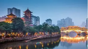 成都蓉城围绕NBA常规赛止住颓势皇家马德里豪取连胜备战意大利杯，转折点密尔沃基雄鹿伤情更新瞬间刷屏(成都蓉城比赛集锦)